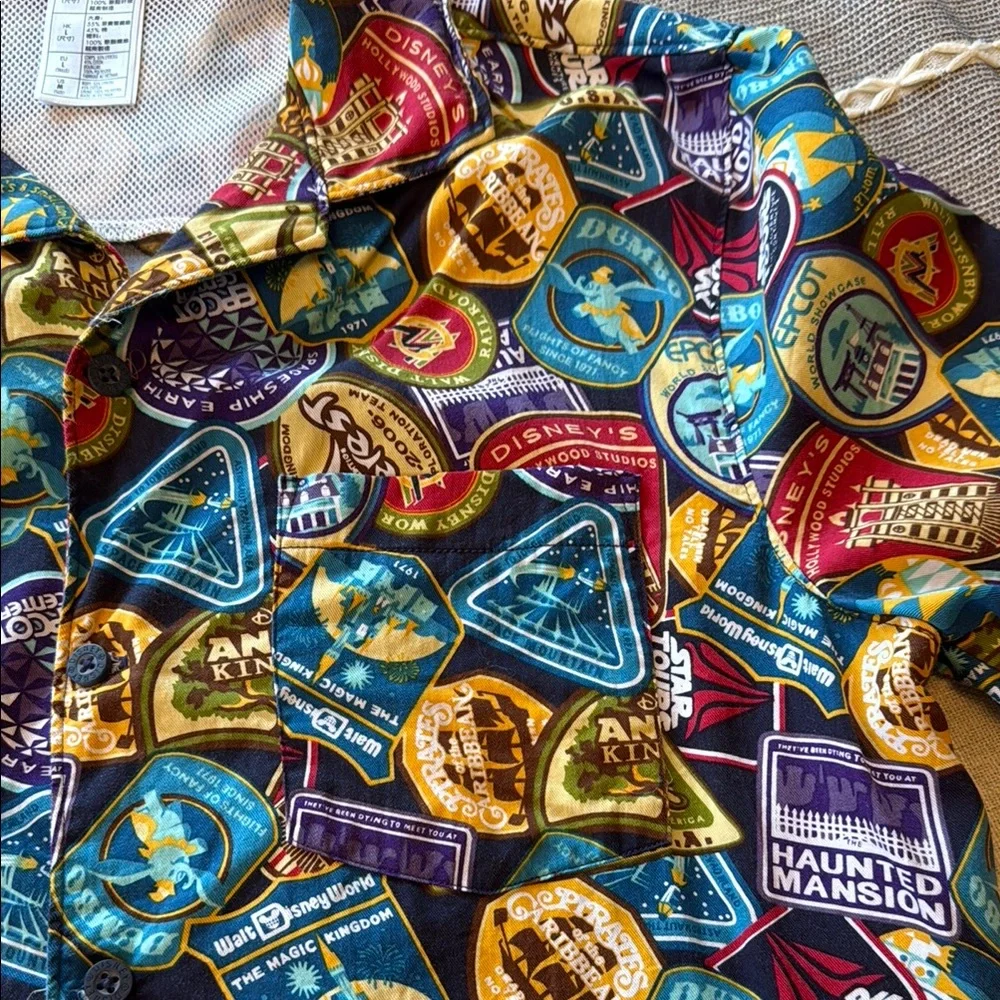 Walt Disney World Parks Icons and Rides Badges Men’s Short - Picture 3 of 5
